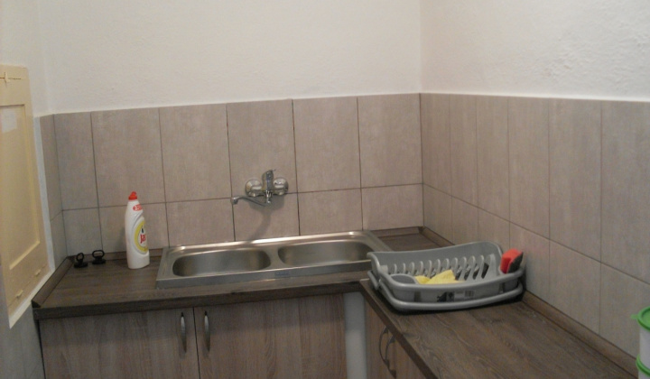 Rekonštrukcia kuchyne MŠ Hrušov z prostriedkov Nadácie Gábora Bethlénanový objekt