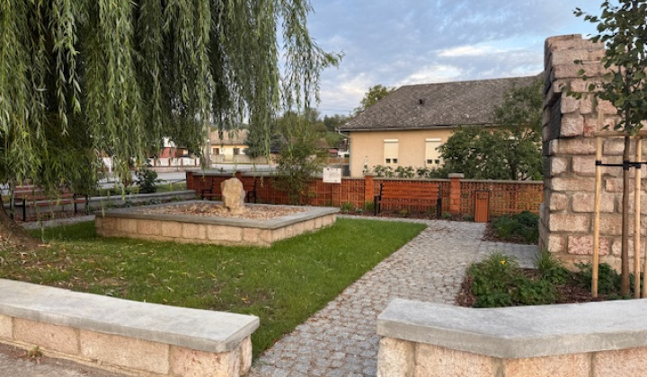 Aktuality / Rekonštrukcia Parčíku v obci Hrušov - foto
